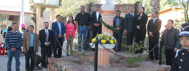 Honores a la Bandera en la Escuela Benito Juárez Honores a la Bandera en la Escuela Benito Juárez