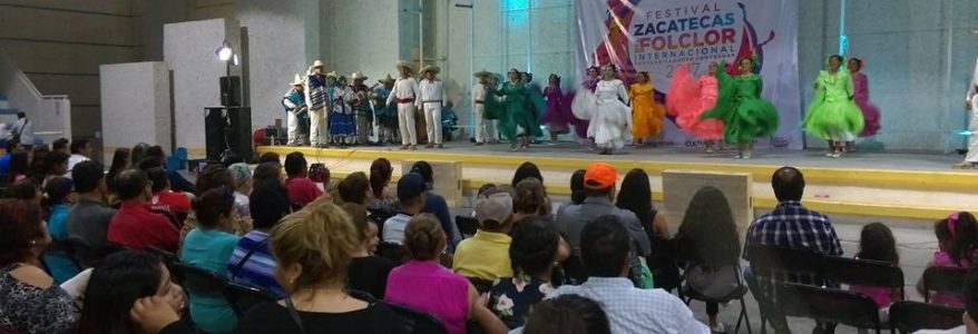 Un excelente animo es el que se ha dejado sentir entre los ciudadanos que acuden a presenciar el espectáculo artístico que presentan las delegaciones del Festival Internacional del Folclor Zacatecas 2017. Un excelente animo es el que se ha dejado sentir entre los ciudadanos que acuden a presenciar el espectáculo artístico que presentan las delegaciones del Festival Internacional del Folclor Zacatecas 2017.