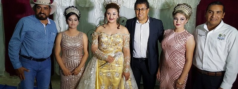 Coronan a Roxana Reina de las fiestas del 77 aniversario de Anastasio V. Hinojosa Coronan a Roxana Reina de las fiestas del 77 aniversario de Anastasio V. Hinojosa